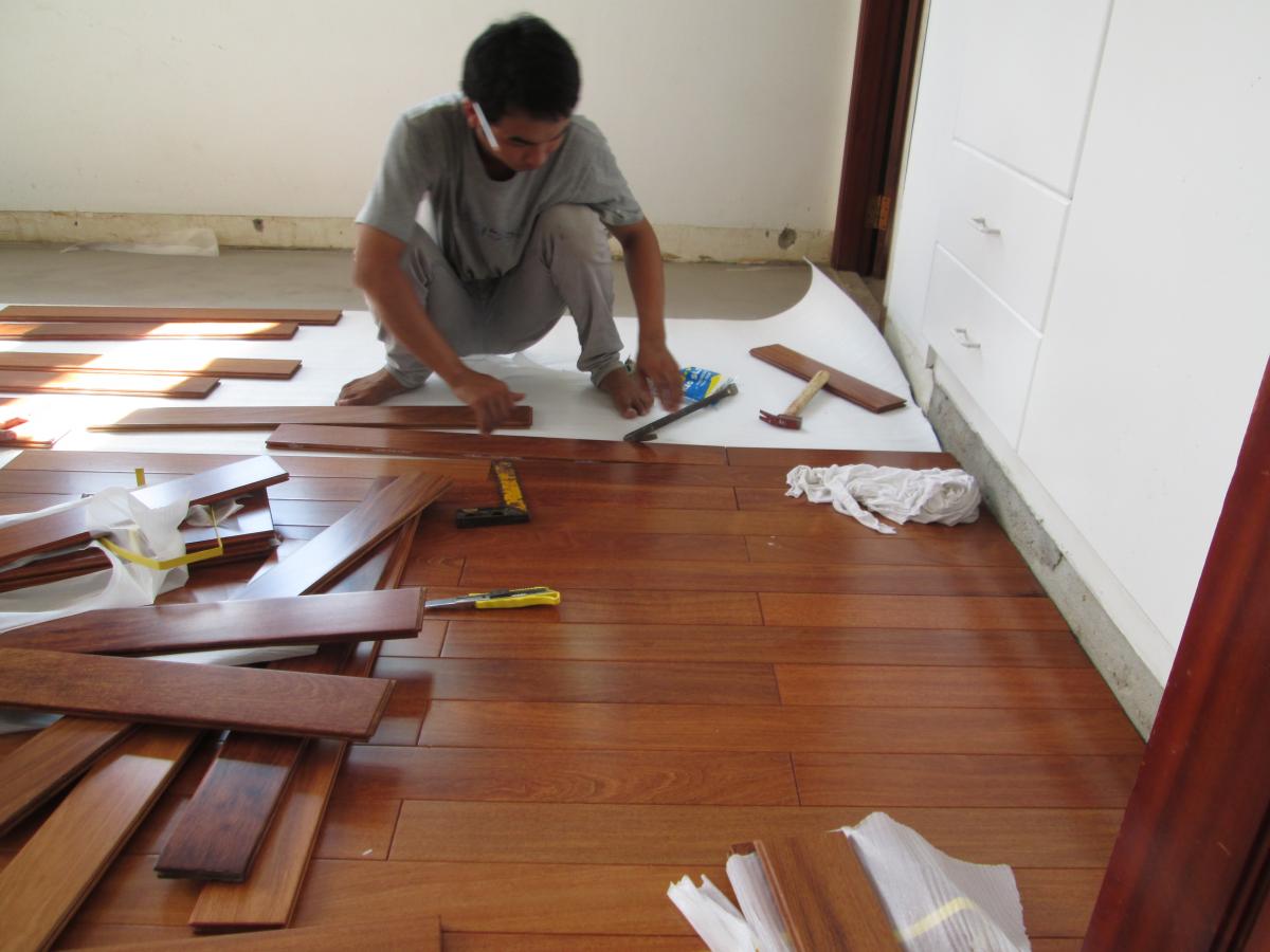 Lắp Thi sàn gỗ tự nhiện khu thảo điền
