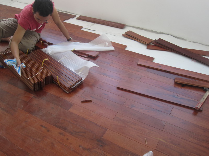 Thi công sàn gỗ nhà Anh Phong Thủ Đức
